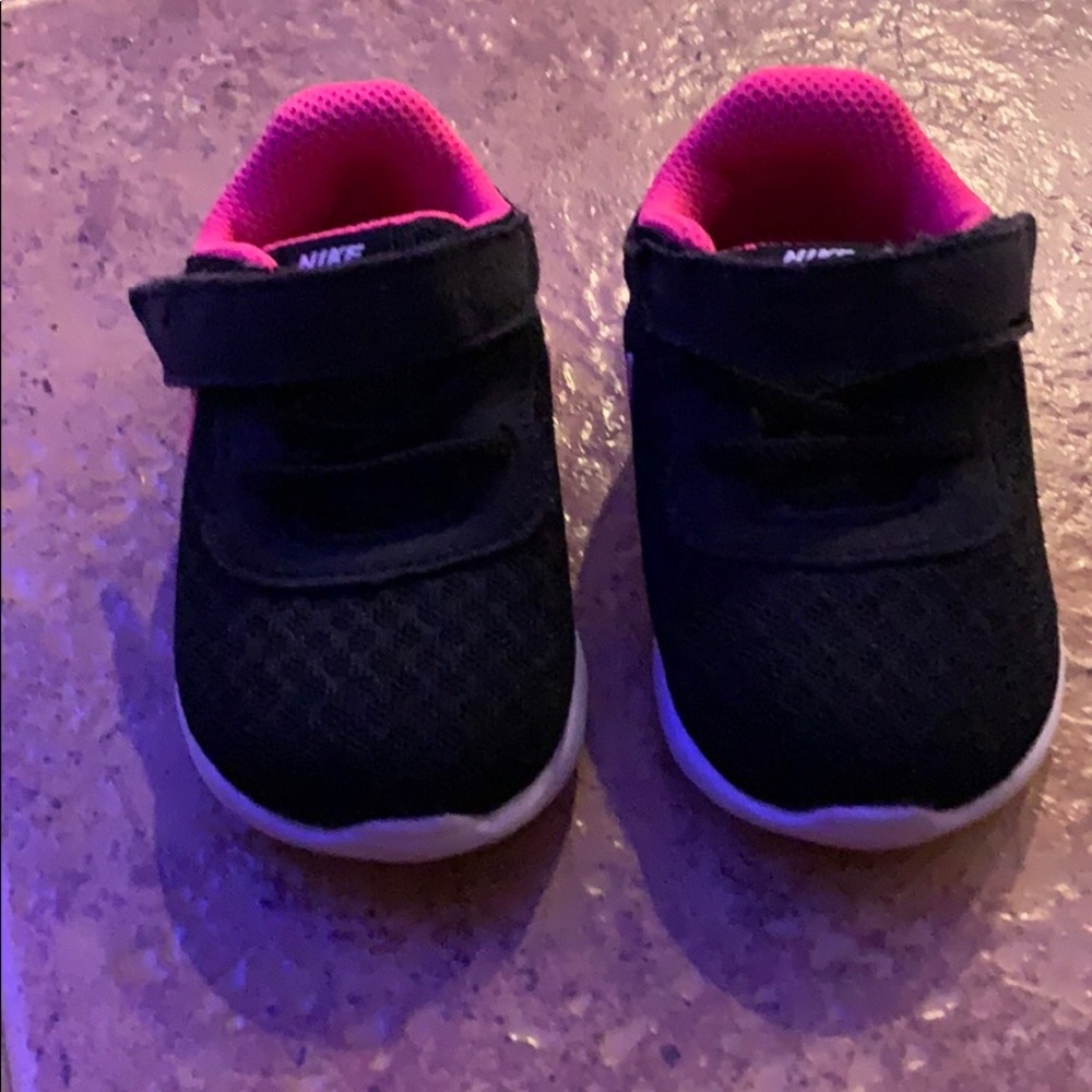 Toddler Nike shoes size 3